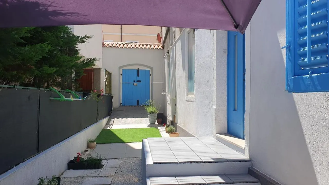 Holiday Home Blue Door In Pula Croatie